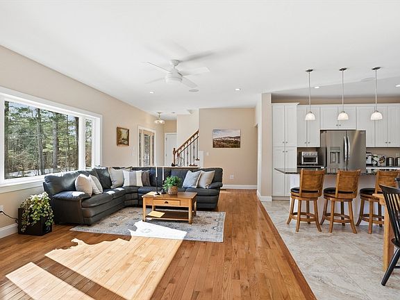 4th image of 165 Lyman Rd