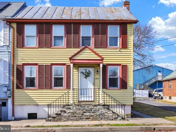 208 W 2nd St, Bernville, PA 19506