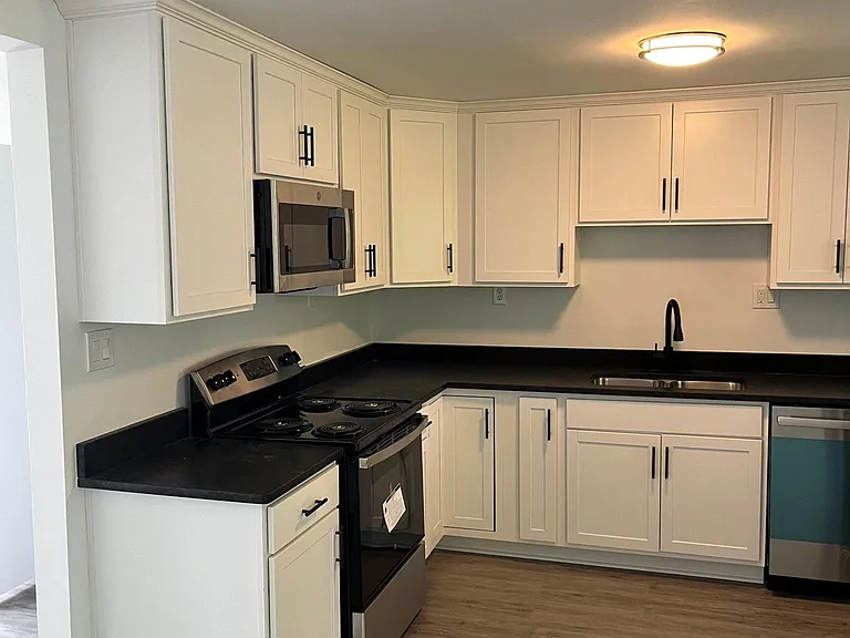 9406 Kendrick Rd — Photo 3