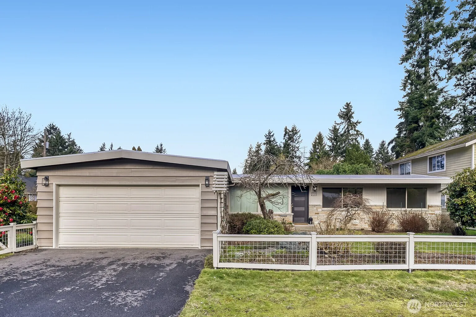 15704 Interlake Avenue N photo 1