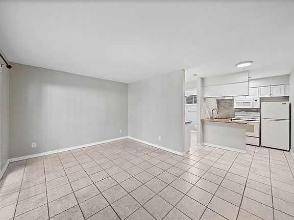 4th image of 1016 E 7th St APT 7