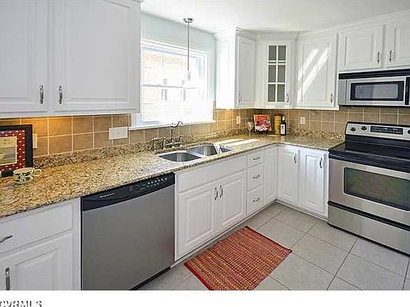 2nd image of 5808 Fitzhugh Ave