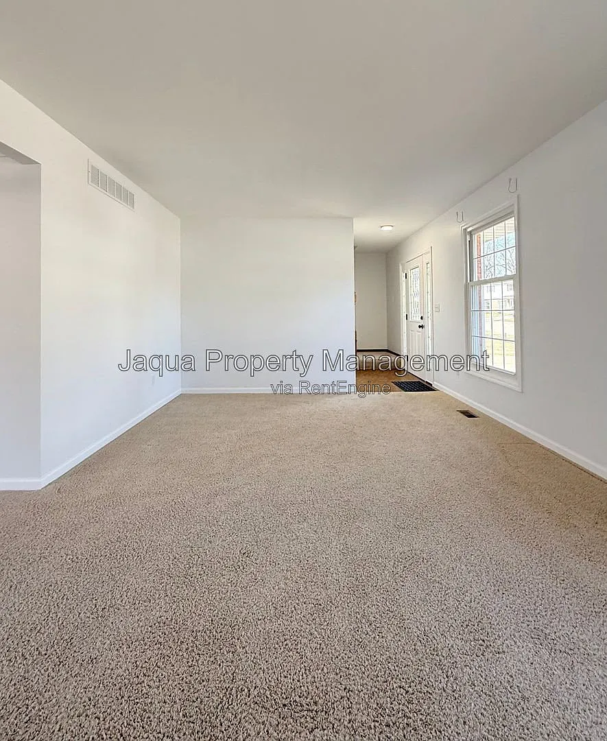4 bed, 1.5 bath, 1720 sqft, $2,350 — Photo 4