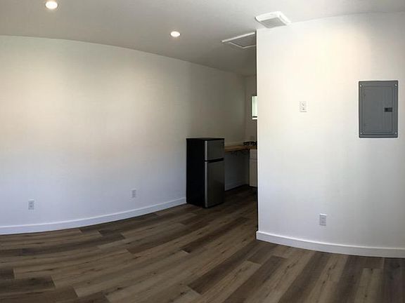 2nd image of 3558 Locke Ave