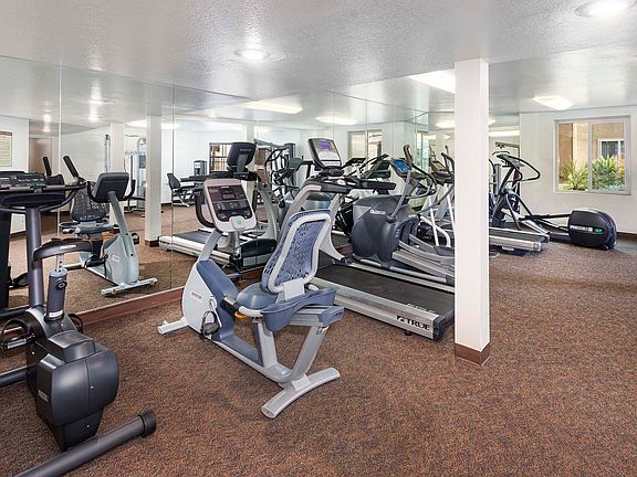 4th image of 17600 Burbank Blvd #B-