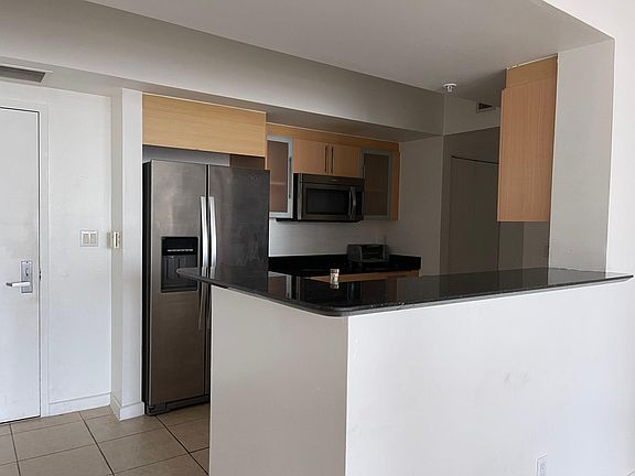 5th image of 325 Biscayne Blvd #2521