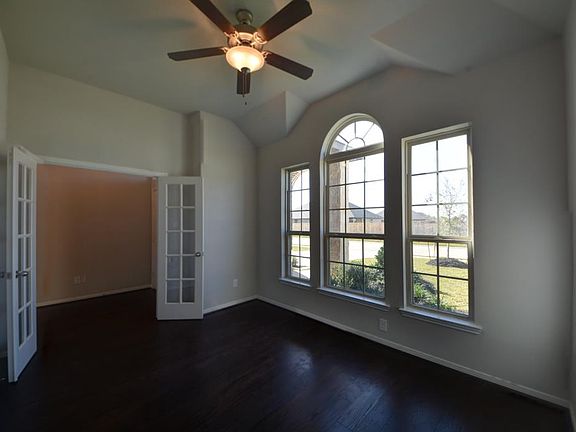 5th image of 3015 Forest Creek Dr
