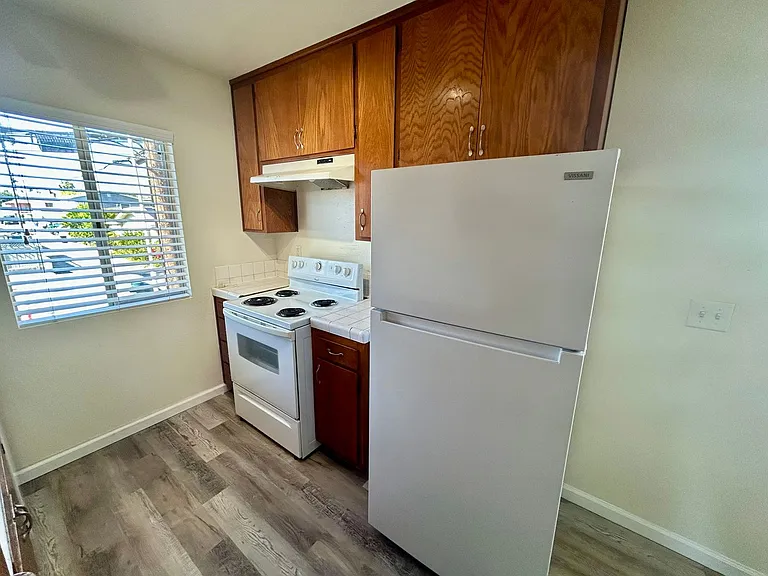 2605 Madison Ave #5 — Photo 4