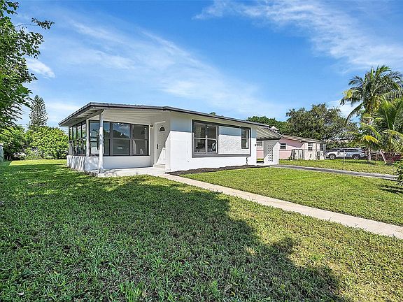 3rd image of 651 SW 28th Drive