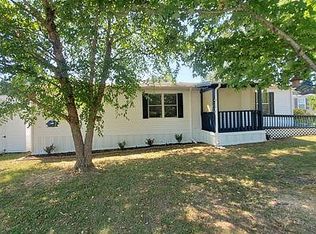 208 Cedarbend Rd, Clarksville, TN 37043