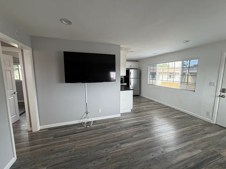 724 James St #D — Photo 2