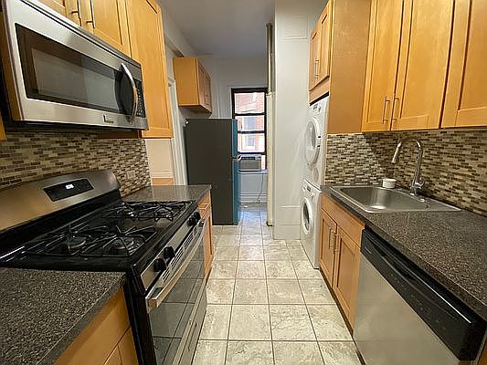 2nd image of 262 W 107th St APT 6B