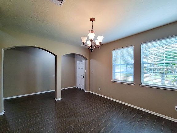 5th image of 805 Arlington Pointe Dr