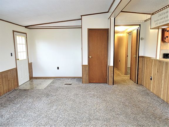 Foyer & Hallway
