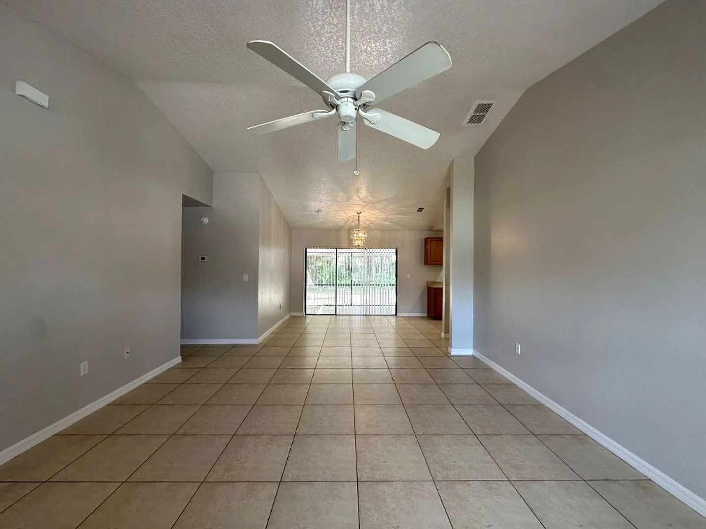Spacious 4-Bedroom Retreat in Poinciana Now at a Reduced Price! — Photo 4
