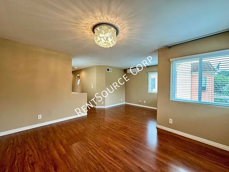 25823 Dickens Ct — Photo 20