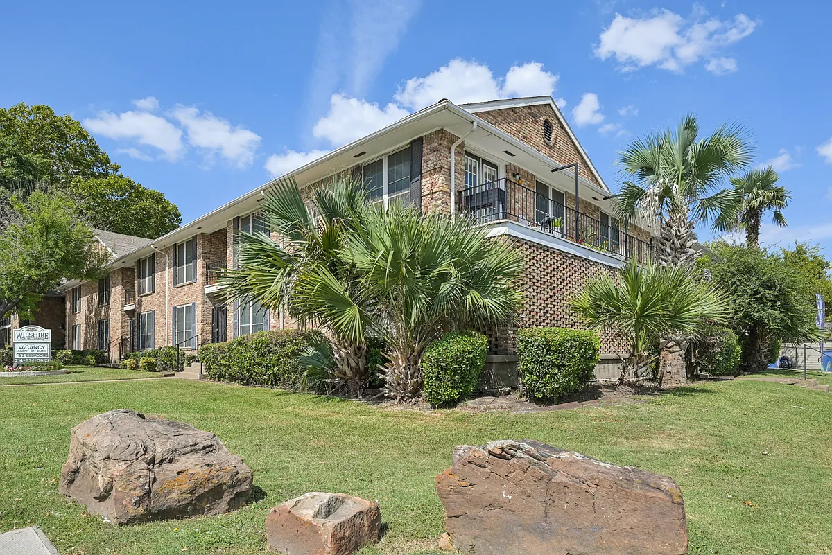 Building Photo - 6151 E Mockingbird Ln