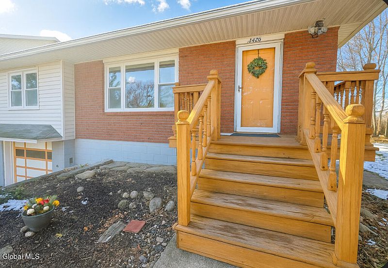 4th image of 1420 Nelson Street