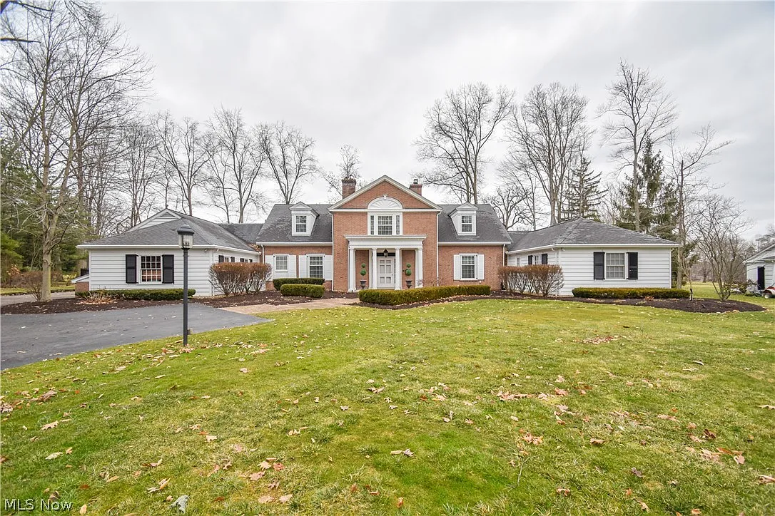 469 Country Club Dr NE photo 1