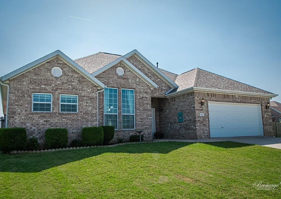 2nd image of 206 W Churchill Ct