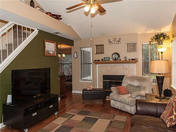 2nd image of 1700 Hickory Dr