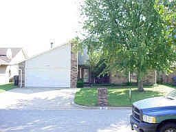 Home for Sale in Yukon, Oklahoma $124,900