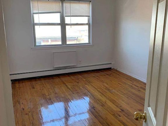 3rd image of 15815 45th Ave Floor 3