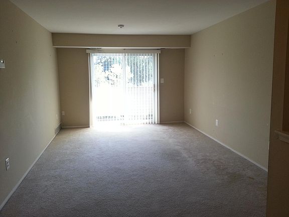 4th image of 44461 Savery Dr