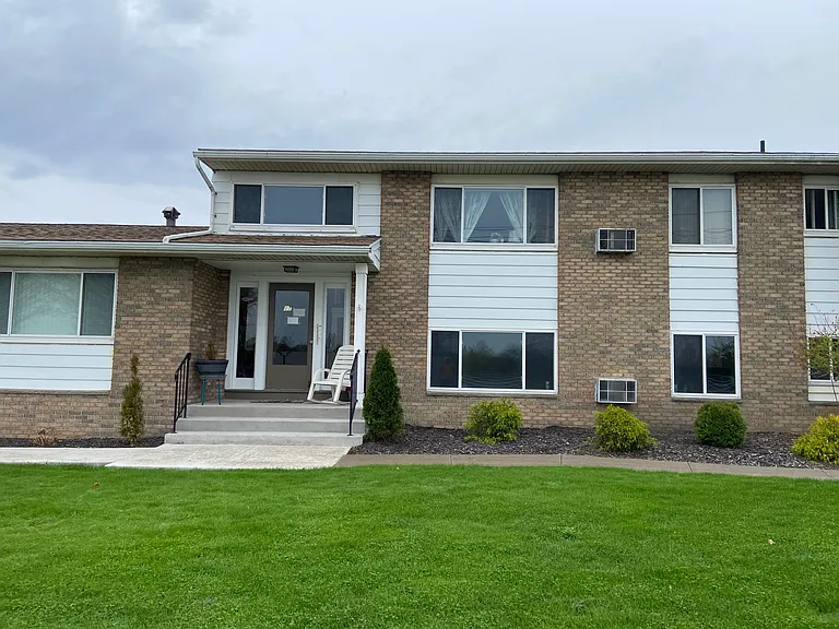 2-11 Winston Dr — Photo 1