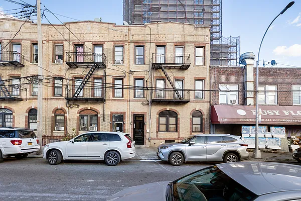 Rented by Safdie Realty Group | media 1