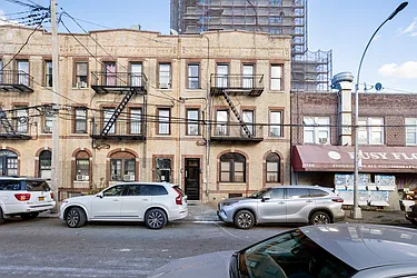 Rented by Safdie Realty Group