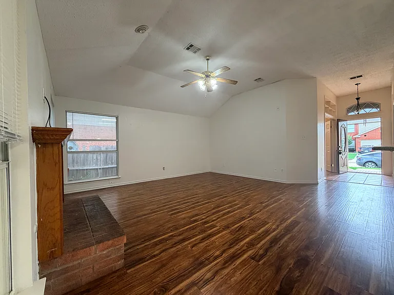 1023 Bonanza Dr — Photo 13