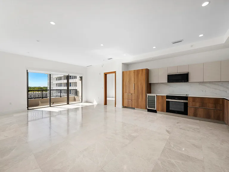701 VALENCIA — Photo 46