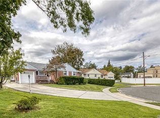 888 Goldner Ct, Valley Stream, NY 11580