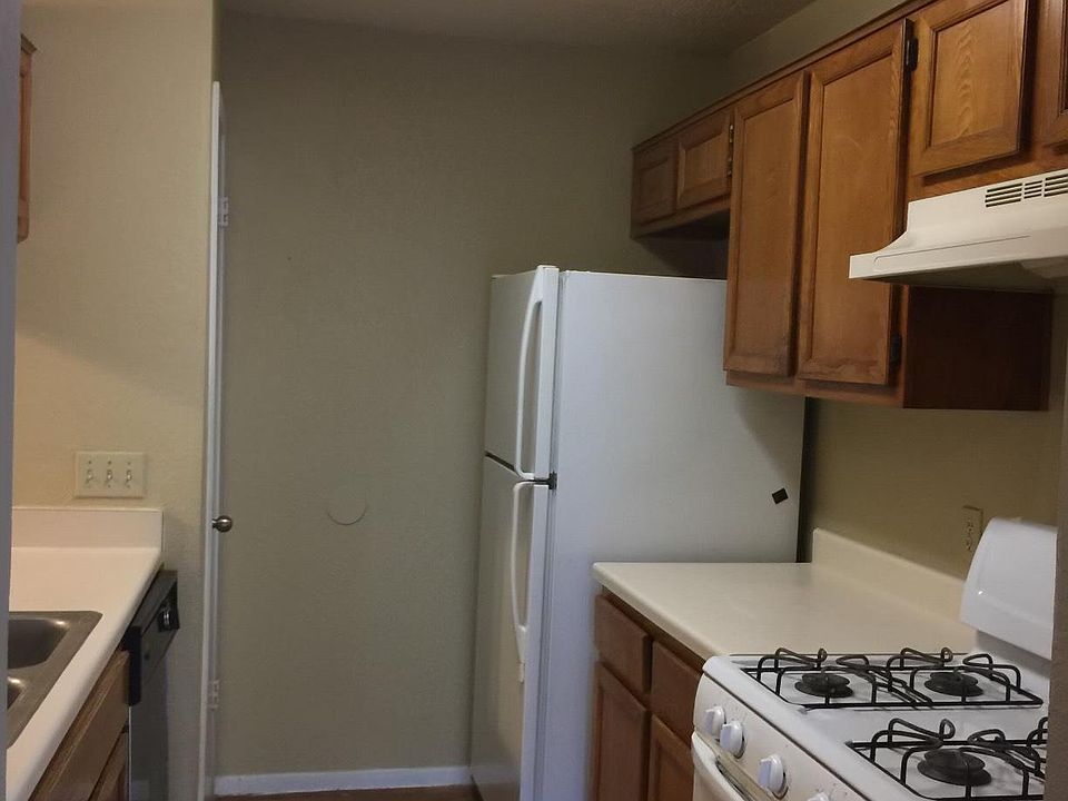 1st image of 502/504 Willowbend Cv