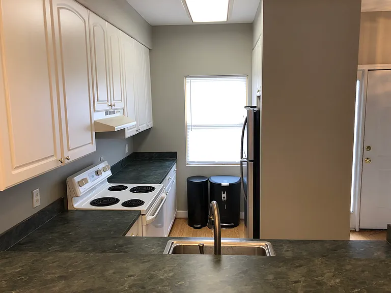 1508 Kenilworth Ave — Photo 6