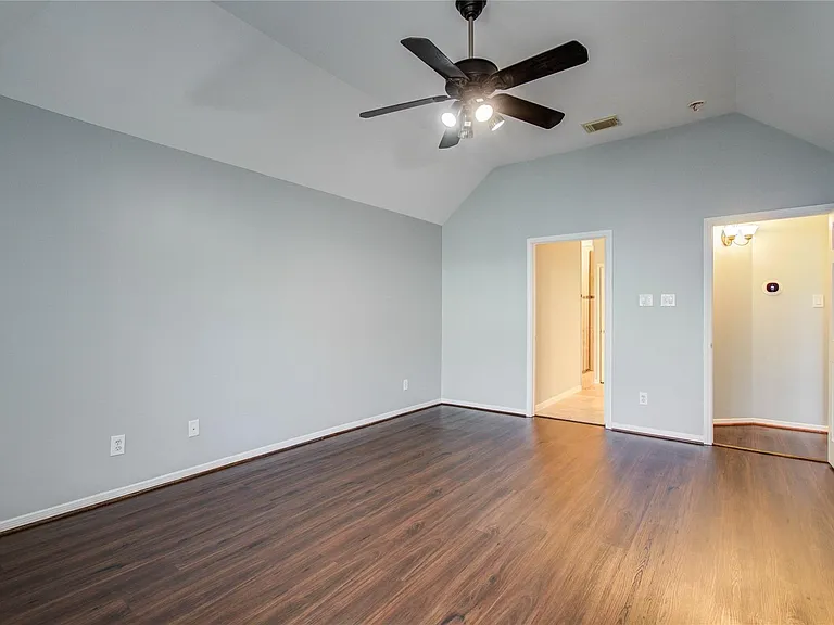 14731 Raven Hollow Ln — Photo 22