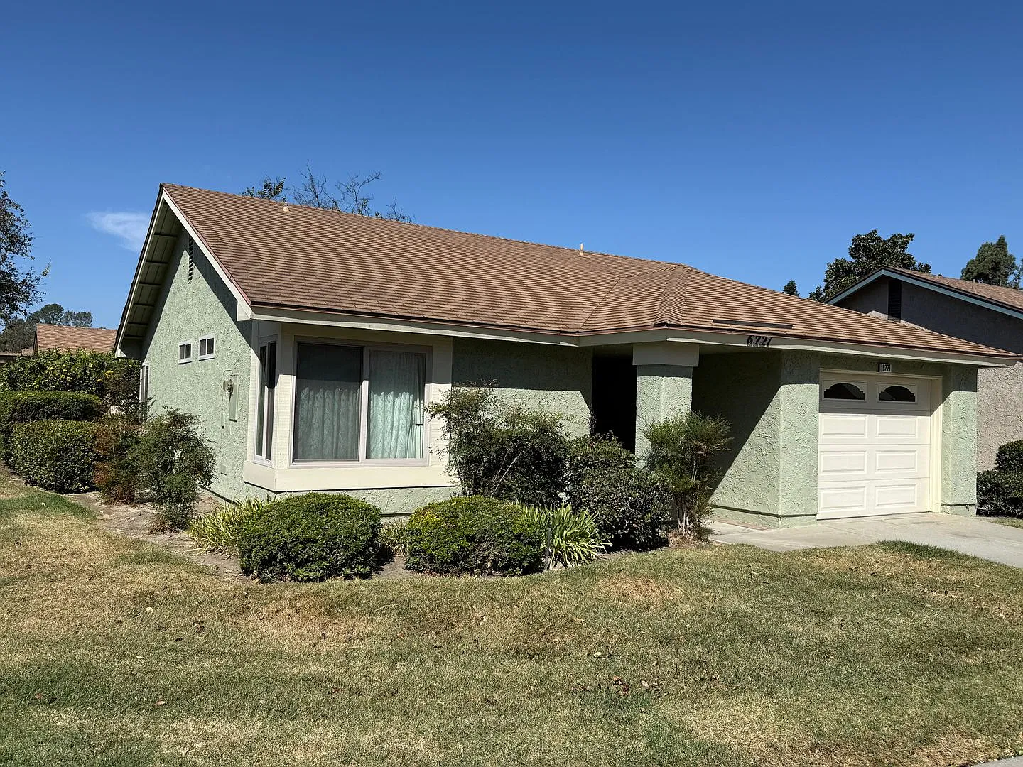 Free Standing Home - Centrally Located — Photo 2