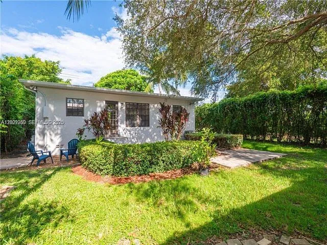 2 bed, 2.0 bath, 901 sqft, $5,000 — Photo 3