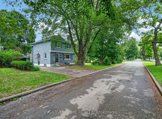 949 Kingsmere Ave, Ottawa, ON K2A3K2
