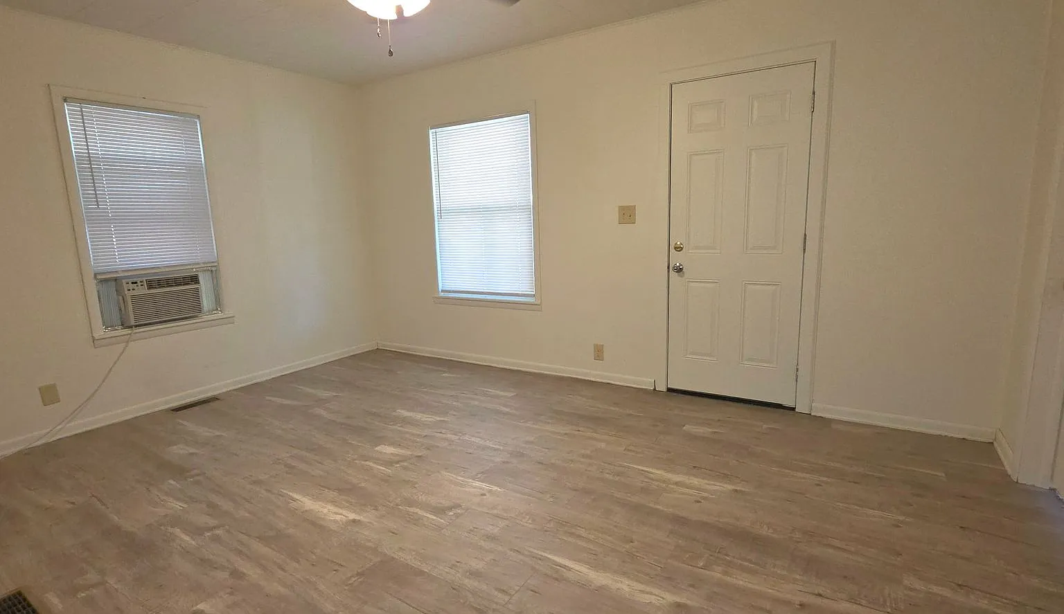 2 Bedroom House! Updated! $850 — Photo 1