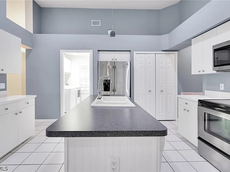 22203 Seashore Cir — Photo 14