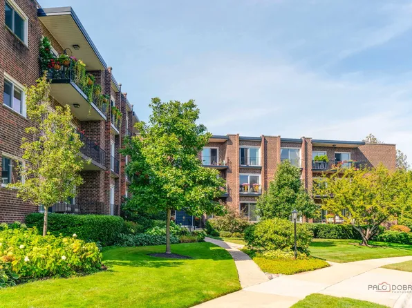 1230 N Western Ave APT 301, Lake Forest, IL 60045
