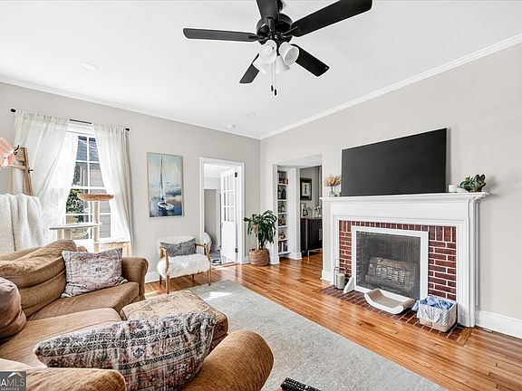 5th image of 2485 Carlton Way