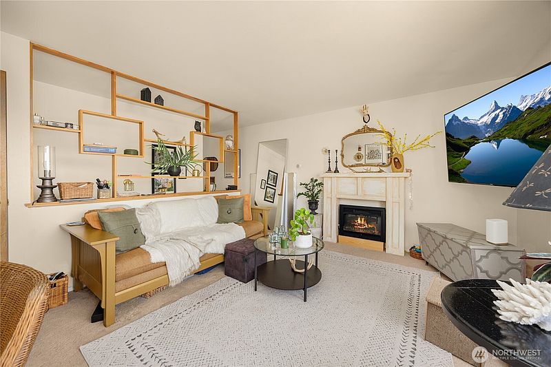 4th image of 2822 14th Avenue W