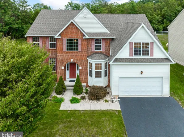 2679 Saint Victoria Dr, Gilbertsville, PA 19525