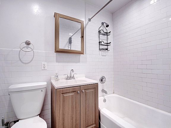 4th image of 1299 1st Ave #2S1
