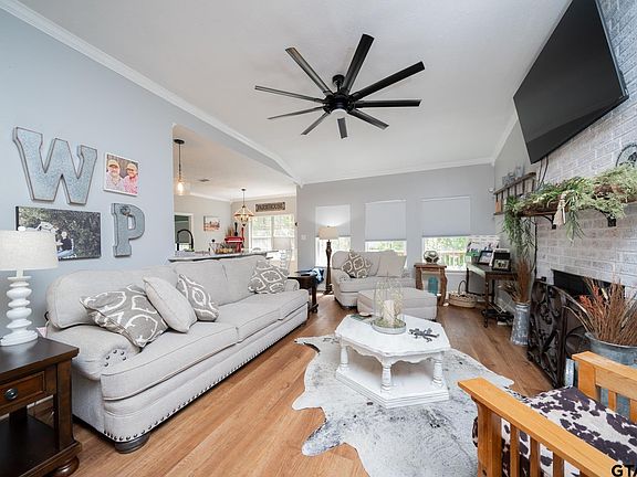 3rd image of 1619 Shady Lake Cir