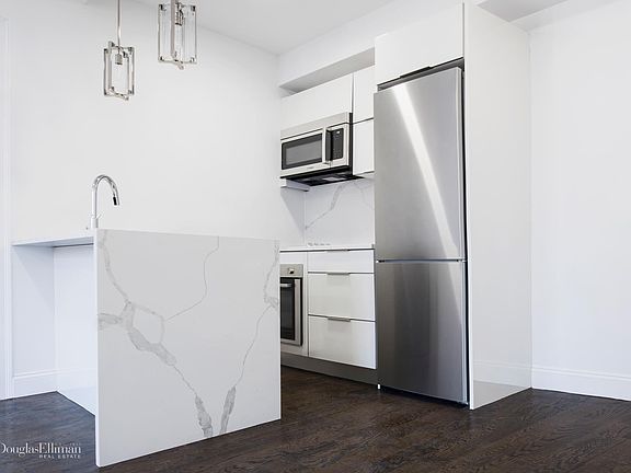 3rd image of 5 Tudor City Pl APT 1211