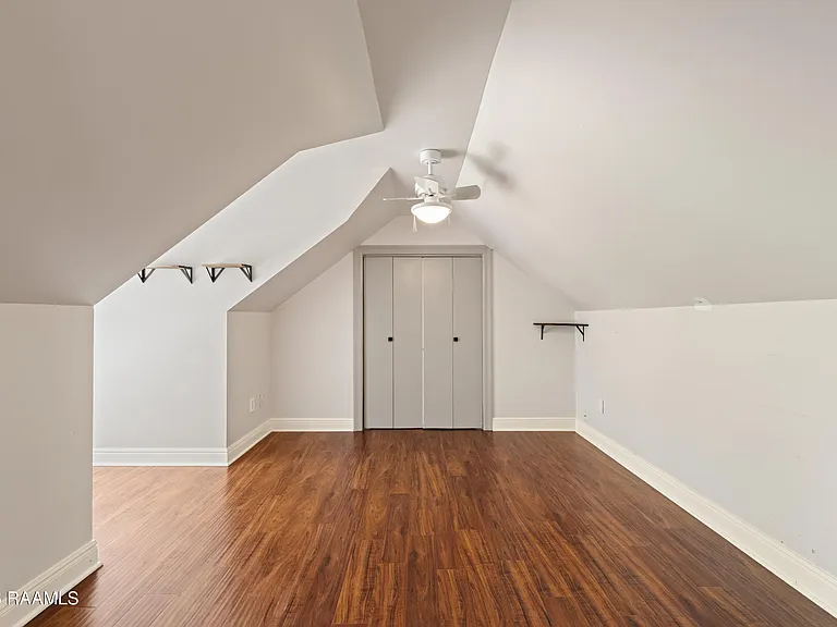 300 Oak Hollow Dr — Photo 41